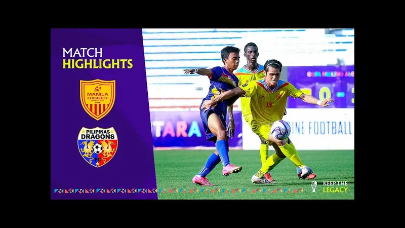 Cầu thủ của đội Philippine Army nỗ lực chặn đứng cú đánh của cầu thủ đối phương từ đội…