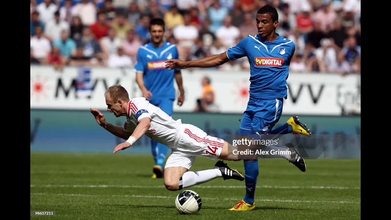 Hoffenheim vs Hamburger SV trong trận đấu bóng