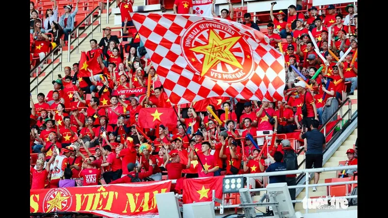 Cầu thủ U22 Việt Nam với sự quyết tâm tấn công chặt chẽ trước hàng phòng ngự U22 Thái Lan